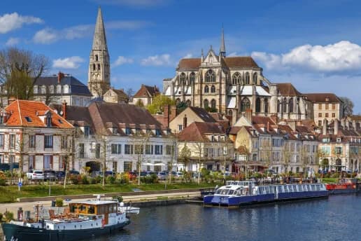 Vue d’Auxerre illustrant la distribution de flyers et prospectus