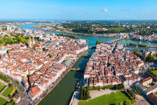 Vue de Bayonne illustrant la distribution de flyer et prospectus