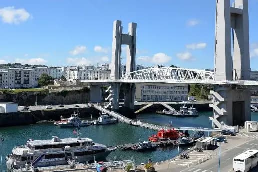 Vue de Brest illustrant la distribution de flyer et prospectus