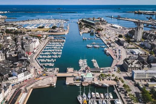 Vue de Cherbourg-en-Cotentin illustrant la distribution de flyer et prospectus
