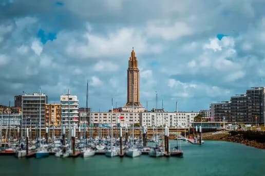 Vue du Havre illustrant une campagne de distribution de flyers