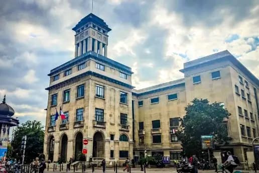 Vue de Montreuil illustrant une campagne de distribution de flyers