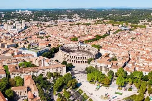 Vue de Nîmes illustrant la distribution de flyer et prospectus